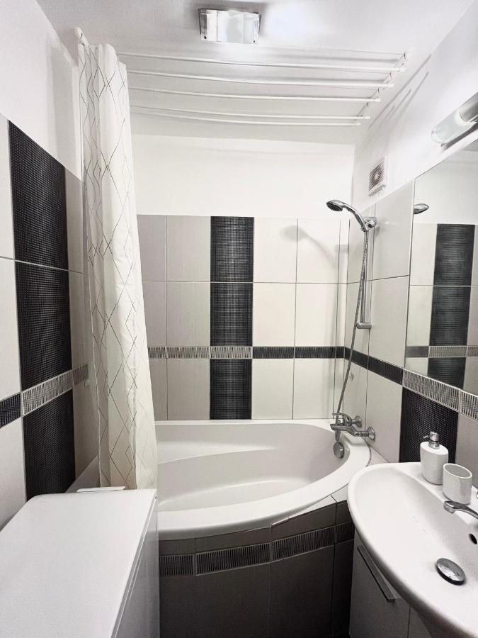 Elegant Escape Apartment - Free Parking, Easy Access To City Centre Μπρατισλάβα Εξωτερικό φωτογραφία